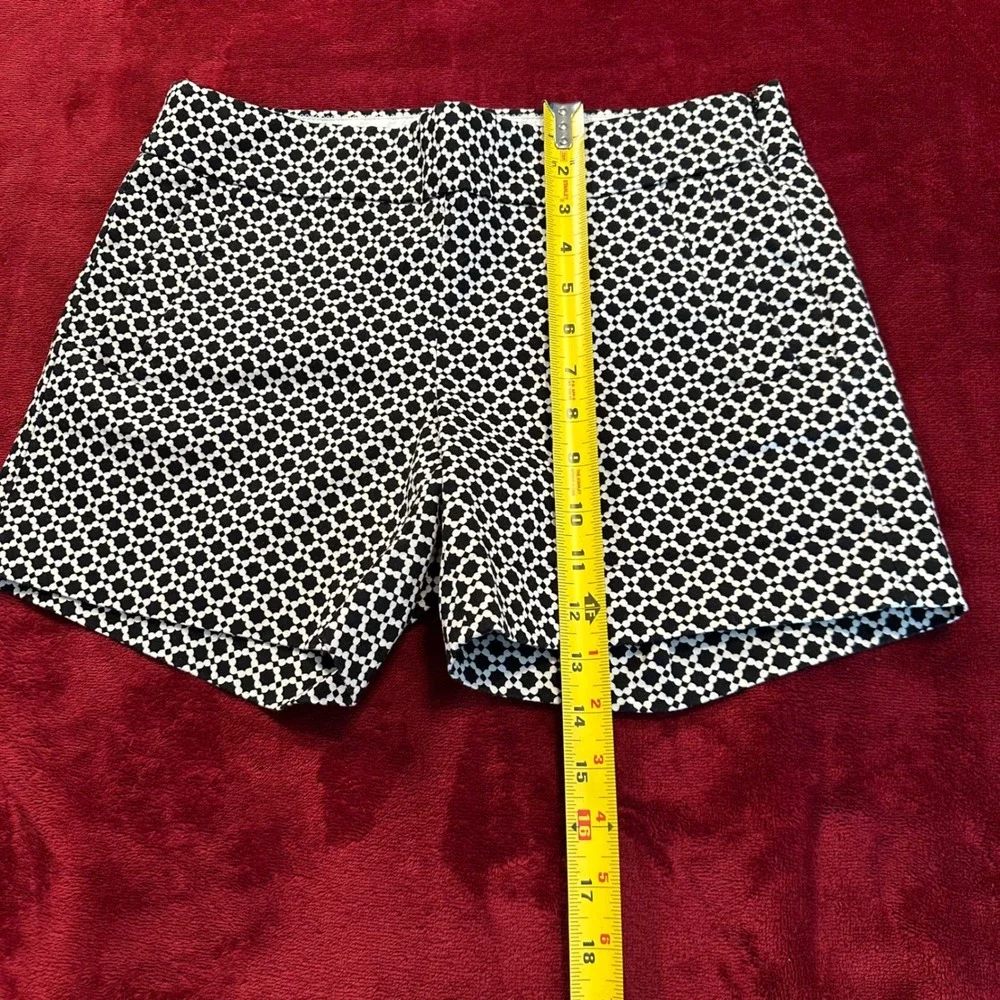 J.Crew Black White Geometric Tile Print Stretch Shorts Side Zip Womens Size 2 - Picture 5 of 8